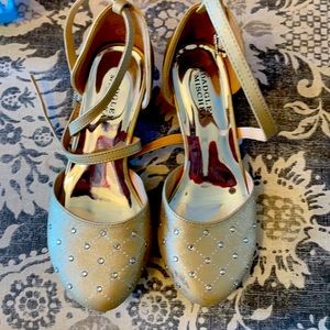 Badgley Mischka Girls Gold heels size 13